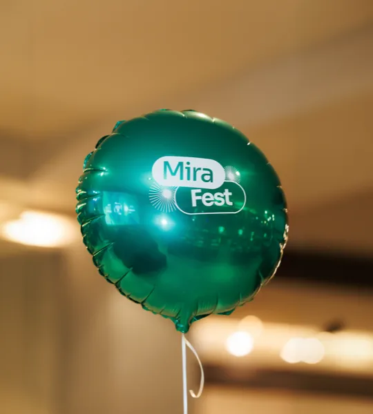 Balão verde do evento Mira Fest da Mirante